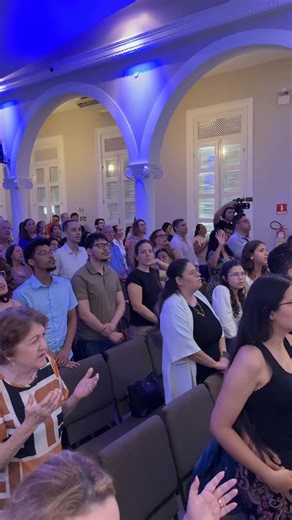 “Meu Deus é um Deus de milagres. Deus de promessas, caminhos no deserto, luz na escuridão. Meu Deus, este é quem Tu és!” 🙏🏼🤍 Igreja reunida louvando ao Senhor, que é a nossa grande esperança e o caminho em meio ao deserto. | Primeira Igreja Batista de Fortaleza