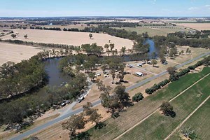 Popular free riverside camp: Aysons Reserve, Victoria - Camps Australia Wide