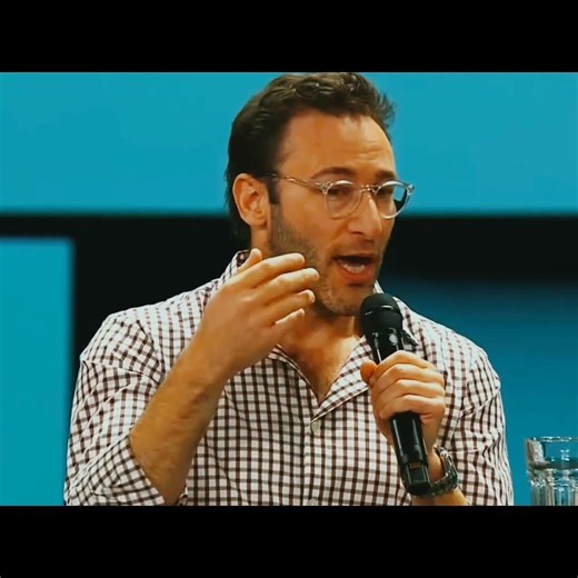 Introvert vs Extrovert 🔥 | Simon Sinek Explains #success #motivation #simonsinek #mindset