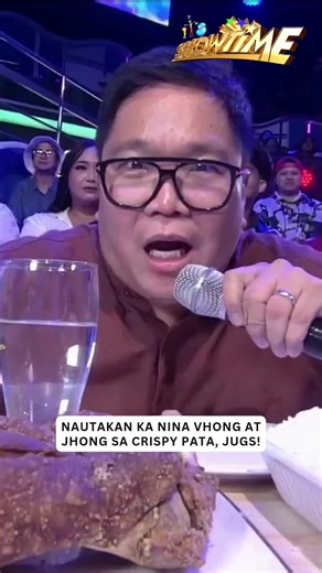 Payag ka roon? 😂 Watch #ItsShowtime every 12:00 p.m. from Monday to Saturday on GMA. Watch the full episodes of your favorite GMA shows on the new GMA Play app. Download now on Google Play and App Store. Also available on GMANetwork.com/GMAPlay and Android TVs! #gmanetwork #kapuso #fyp #VhongNavarro #JhongHilario #JugsJugueta