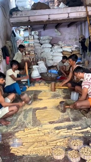 The Rinku on Instagram: "Unique process of Jergary Gajak kutai making #viralreels #vacation #verão #virginia #tokyo"