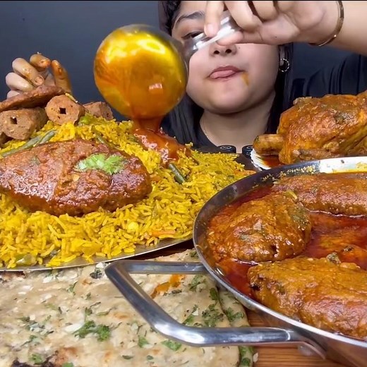 ASMR: EATING SPICY CHICKEN CURRY🔥 BASMATI RICE || #shorts #mukbangn#asmreating #mukbangasmr #asmr