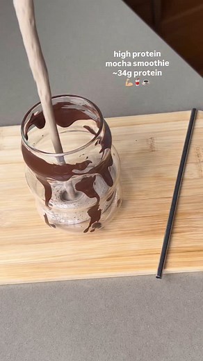 High protein Mocha Smoothie☕️🥤 ~34g protein 💪🏼 1 cup skim milk (bumps up the protein by ~9g👀) 30g protein powder (chocolate) 1 tsp cacao powder (if you want it extra chocolatey) 1 espresso shot using @jura_au coffee machine #gifted 1/2 frozen banana Handful of ice Optional: 10g peanut/almond butter Enjoy ✨ #highprotein #smoothie #mochasmoothie #smoothierecipes #fyp #summer #mocha #coffee #mochasmoothie #highproteinrecipe #highproteinbreakfast #highproteinsnack #fypage | Julzhealth