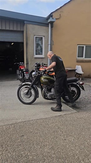 1970 Triumph Trophy TR6C running TT pipes #reeloftheday #RussellJames #StreetScrambler #sexy #triumph #comp #trophy #classic #uk #streetscrambler #rare #collectable | Russell James Motorcycles