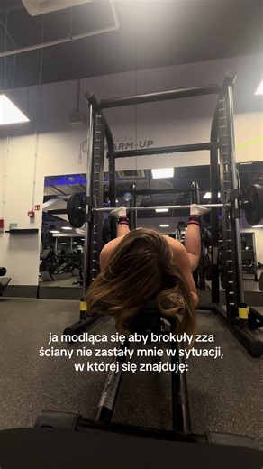 Ćwiczenie frog pumps na maszynie Smith – śmieszny moment