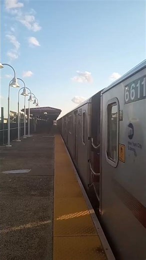 Wakefield Bond 2 Train Leaving 225th Street