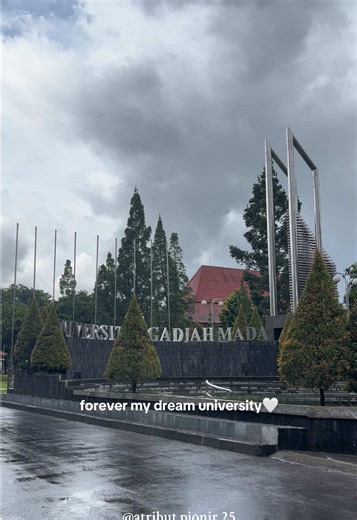 Atribut Pionir Gadjah Mada 2025 di IG dan X