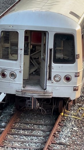 A closer look.. #mta #subwaysystem #fyp #traintok #railfans...