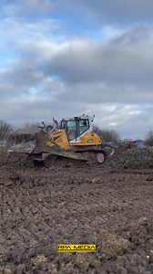 Earthline's new Liebherr PR 736 G8 pushing out loads of inert material on a quarry restoration project | RPA Media