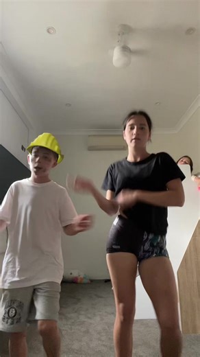 @️🫰🏽 | Low Key Gliding Remix