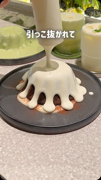 グルメニュース速報🐼ぱんだ on Instagram: "川が流れ、草超えて森🌳↓【店舗詳細】 【sooop 숲】#🐼in新大久保 （森） 📍 東京都新宿区百人町1-1-22 ひかりビル 3F 🚶‍♀️新大久保役から徒歩10分 🕒10:00-21:30 🪑テーブル・水のカウンター 💳現金・カード・電子マネー 💰2000円〜 🏷️menu┈┈┈┈┈┈ ☑︎シグネチャーケーキ（グクロフ的な） 1300円 チョコ/抹茶 ☑︎キューブトースト 1300円 もろこし/抹茶/チョコ ☑︎とうもろこしクリームラテ800円 ☑︎抹茶ラテ700円 ┈┈┈┈┈┈ 7月10日ニューオープン！✨ ピクミンが住んでそうな韓国森カフェが爆誕笑 川が流れるテーブルで水の音が流れる草も生え、癒しの空間です。 コンセントもあるし店内めっちゃ広め、営業時間も朝10時から夜21：30までと長めなのでいろんな使い方ができそう〜！ 見た目のインパクト凄すぎる、 シグネチャーケーキは結構生地が濃厚なクグロフケーキの穴に生クリームがたっぷり入った筒がぶっ刺してあります笑 火山をイメージしているようで食べる前に筒