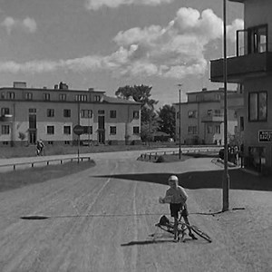 Månadens ort: Karlstad Vi far till Karlstad i oktober! Genom historiska filmer från 1915 till 1947 får vi en unik inblick i hur livet formades i denna soliga stad under första halvan av 1900-talet. Välkommen att utforska Karlstad genom kamerans lins. Se filmer från Karlstad: bit.ly/manadensOrt_Karlstad Bildkredd: SVT Arkiv #månadensort #karlstad #arkivfilmnärdetärsombäst | Filmarkivet.se