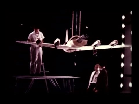 Flameo (Flutter) y bataneo (Buffeting) en aviones. Vibración auto excitada. Autoprecesion de helice.