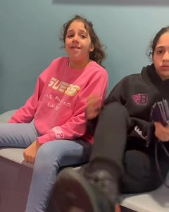 41K views · 443 reactions | Jade et Jody chez l’orthodontiste Jade se laisse resserrer son palais en toute tranquillité ma jadou tu es une warrior et à Dans trois mois on passe à la pose des bagues espérons qu’elle acceptera aussi bien que le palais  Bonne soirée les amis  #followers | Le Voyage de JADE | Facebook