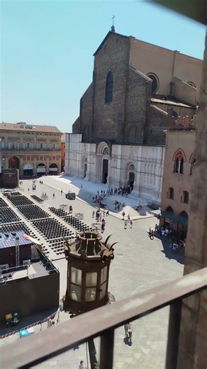 Bologna looks even more magical from above. Which viewpoint would you visit first? ✨🇮🇹