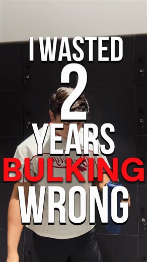 𝙔𝙪𝙫𝙧𝙖𝙟 𝙐𝙥𝙖𝙙𝙝𝙮𝙖𝙮 on Instagram: "BULKING SERIES - EPISODE 1 I wasted 2 years bulking wrong. Don’t make my mistake. At 21, I thought bulking meant eating everything in sight. Here’s what I did wrong: ❌ Jumped from 2500 → 3500 calories OVERNIGHT ❌ Thought “eat big to get big” was actual advice ❌ Gained 8kg in 3 months ❌ Only 2kg was muscle. 6kg was pure fat. I looked WORSE after my “bulk.” Here’s what actually works: ✅ Add 200 calories every 2 weeks (not 1000 overnight) ✅ Weigh yoursel