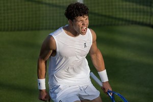 Boris Becker Lashes Out at Wimbledon Referee for Suspending Ben Shelton’s Match