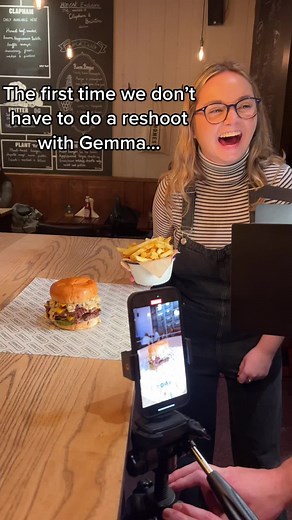 Admin: “I need to film this because you’re going to fuck it up” #admin #socialmediamanager #bts #burgers #chips