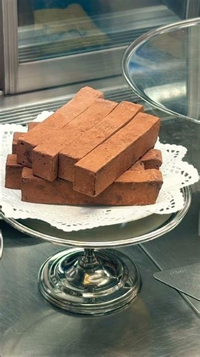 アンティコカフェのほうれん草ときのこベーコンマヨネーズ和え黒胡入りパンのスピナッチ美味しい。#アンティコカフェ#スピナッチ#六本木ミッドタウン