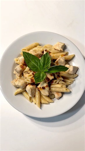 Homemade chicken Alfredo 🍽️