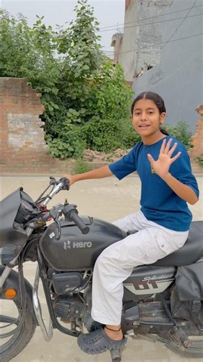 Karishma Ne bike Chala Li 😟😍