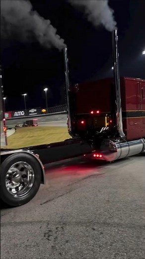 Legendary International 9800 Cabover at 81 Speedway! #bigrig #workingrigs #truckingjobs