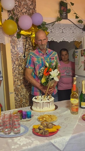 Meglepetés otthonodban!💐🎂 Ma Csíkszentsimonban köszöntöttük Kerekes Imrét névnapja alkalmából felesége,3 fia Szilárd, Atilla ,Árpád,menye Enikő valamint unokája Atilla nevében !❤️ Erről hoztam egy kis videót !🫶 Isten éltesse sokáig az ünnepeltet!🤗 Köszönöm a meghívást !🙂 | Monika Mathe