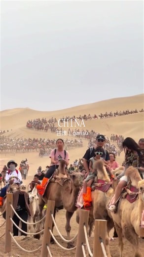 西北的极致魅力！The ultimate charm of the Northwest!月牙泉是大漠中千年不涸的秘境，沙泉相拥成奇观；Crescent Lake is a millennium-old secret land never drying up in the desert, where sand and spring embrace to form a spectacular view;莫高窟作为世界文化遗产，壁画彩塑尽显千年佛教艺术辉煌；As a world cultural heritage, the Mogao Grottoes boast magnificent murals and colored sculptures that show the brilliance of Buddhist art over thousands of years;嘉峪关雄踞丝路，见证古关隘的沧桑豪迈；Jiayuguan Pass stands proudly on the Silk Road, witnessing the vicissitudes and boldness of