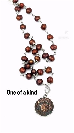 Pearls reimagined for 2025/2026 Pearls have it all! They are definitely on trend this season yet clasdic and elegant. Especially elevated styles like these chocolate pearls with diamonds or one of a kind pendants! #slowfashion #oiejewelry #quietluxury #whattowear #wearsomethingdifferent #cooljewelry #classicwithatwist #streetstyle #fashion2025 #pearls #modernpearls | Oie Jewelry