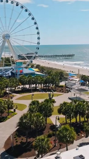 🎡 Most people know this part of Myrtle Beach for the SkyWheel and Plyler Park but have you ever noticed the Goddess of the Sea sculpture right at the base? It’s a stunning 1,800-pound bronze piece created by world-renowned artist Kristen Visbal, you might know her as the artist behind the Fearless Girl statue on Wall Street. This work was added in 2018, and it brings such a special touch to the boardwalk. I grew up near Ocean City, Maryland, so places like this where you can hear the music, sme