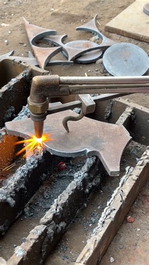 Precision Gas Torch Circle Cutting || Perfect Round Cut on Iron Sheet"#shorts #diy