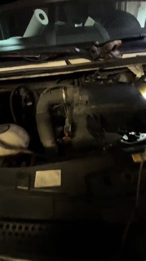 Erst die Bremsen neu gemacht, und dann beim Testen geplatzter Servo Ausgleichsbehälter #mechanic #fyp #viral #carmechanic #mercedes