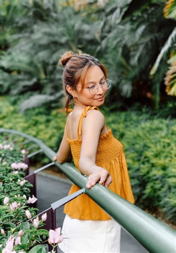 Simple Photo Pose Ideas for Girls to Try