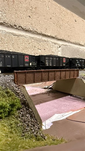 Realism Rails NJ on Instagram: "N scale girder bridge under way! let’s keep it moving 🤟🏼 #trains #timelapse #paint #art #lionel #nscalemodeltrains #scalemodeling #weathering #mth #oscaletrains #artist #bridge #vibes"