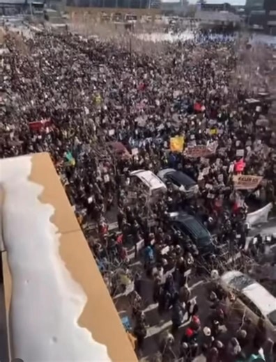 ⚠️⚠️ COLD STATE. WARM HEARTS. HISTORY MADE. In -30° weather, nearly 200,000 people flooded downtown Minneapolis for “ICE Out” Day, marching from U.S. Bank Stadium to Target Center. Over 1200 businesses closed as the city stood still — and stood together. This wasn’t just a protest. This was people power. ✊🏾🙏🏽 #ICEoutofMinnesota #Minnesota #ice | Ina Calanle