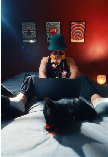 On a tous galéré un jour à créer un diapo pour une présentation au collège… c’était long et compliqué 😩 Mais maintenant grâce à Copilot, une IA intégrée dans PowerPoint, tout devient plus facile ! En quelques clics tu obtiens un résultat pro et esthétique ✨ Parfait pour organiser et présenter tes projets pour cette nouvelle année ! Merci à @microsoft_france et @fnac_officiel pour la confiance ! 🫶🏻 #audiovisuel #videomaker #video #montage #cinematic