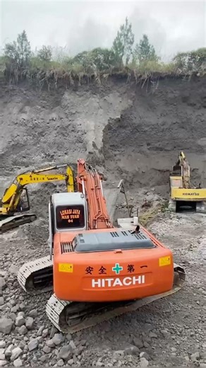 What is this Hitachi EX200 doing?