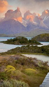 1.01.2026 Pierwszy wschód 2026 roku zobaczyłem w parku Torres del Paine w Patagonii! Pozdrowienia z końca świata! Wszystkiego dobrego w nowym roku! #patagonia | Karol Nienartowicz - Mountain Photographer