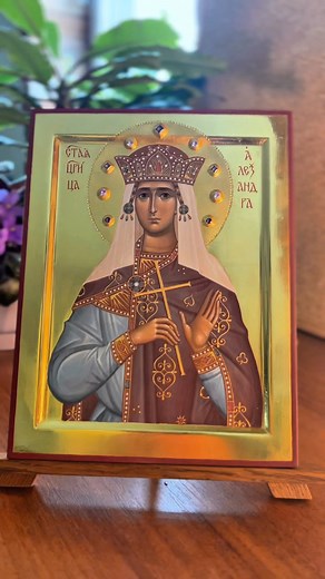 St. Elisabeth Convent makes Orthodox icons. The catalog of St. Elisabeth Convent contains over 1,000 icons painted in accordance with Byzantine, Russian, and Greek styles. These icons span across many trends, styles, and years. You can order an icon painted with tempera or acrylic paints from our icon painting studio. We also offer icons in oklad, embroidered with pearls, jacinth, amethyst, carneol. Our crushed stone workshop uses a unique state-of-the-art technology to make icons from powdered 