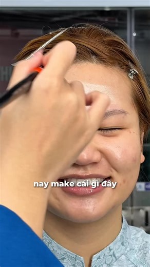 Chiếc vlog bị khách dí up 🥹 làm content áp lực vô cùng Make áo dài rùi đến make cosplay✨✨✨ Makeup by @tieuthanh.makeup #tieuthanhmakeup #vlog #makeupaodai #cosplay #miku | Hải Thanh Nguyễn