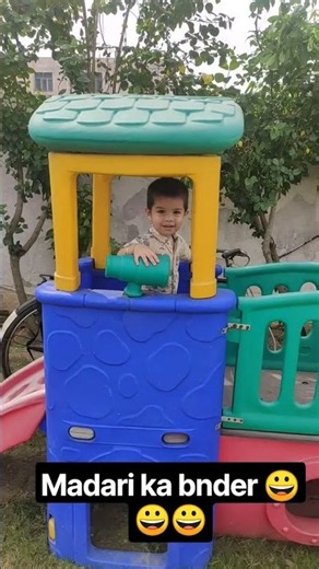 madari ka bander hai ya insaan ab tum hi comment kr k btao 😀