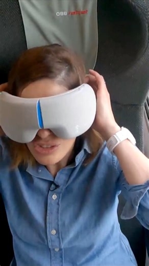 Reisen kann ganz schön anstrengend sein. Doch mit diesen Gadgets soll der Zug und das Flugzeug zur Wohlfühl-Oasis werden.💆 Unsere Moderatorin Funda testet, ob die smarten Helfer auch wirklich halten, was sie versprechen. 👉Das Ergebnis siehst du heute Abend um 19:05 Uhr bei #Galileo auf #ProSieben und auf #Joyn. #Wissen #Reel | Galileo