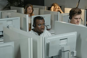 Us real wages adjusted for inflation past decades