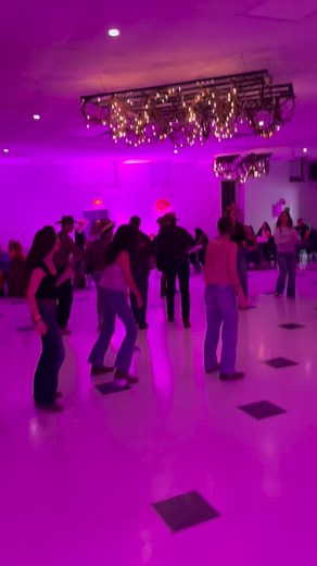 Je vous presente la Fire Line!!! 🤠🔥 @hurricane.dancers @ricardobusque @kevpelo #linedance #country #hurricanedancers | Stéphanie Parent