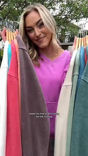 If you love the feel of a pullover hoodie, but don't need, or want the hood, these vneck sweatshirts are perfect 💕💕 | Secondliy%6