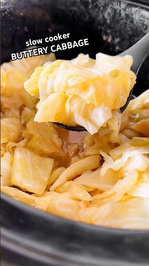 I know there are catchier ways of cooking cabbage, but this slow cooker cabbage had to be done! 🤤