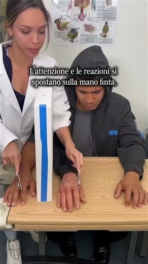 L’illusione della mano di gomma – come il cervello può ingannarti