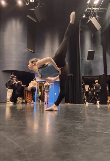 Inspirational Teenage Ballet Dancer Performance