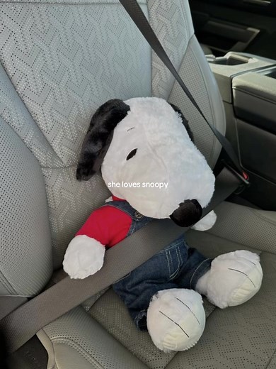 Snoopy Fanatic: Shopping, Tanning, and Celebrity Gossip