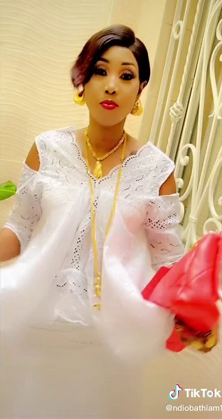 Elegant Fashion: White Lace Outfit Styling Tips